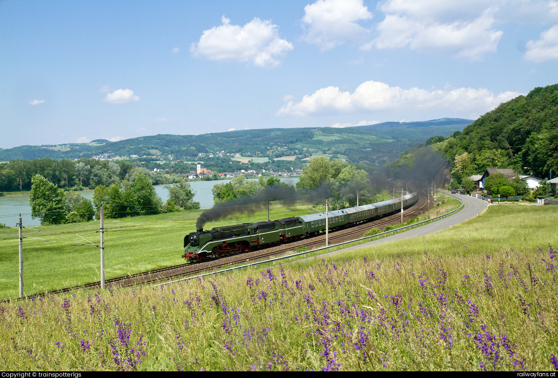 Dampf-Plus 18 201 in Prackenbach - DR 18 201 spotted near Säusenstein
   Railwayfans