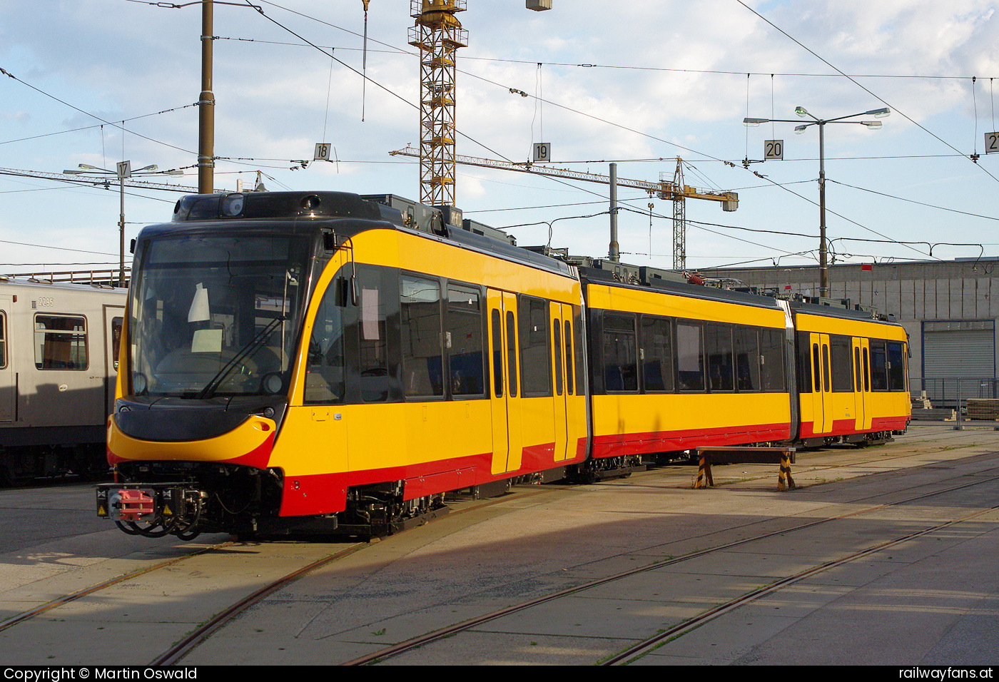 Stadtbahn Karlsruhe 927 in HW Simmering der Wiener Linien  Railwayfans