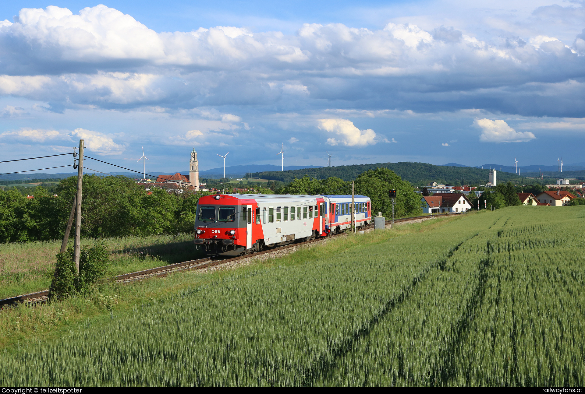 ÖBB 5047 004 in Wielandsthal mit dem R 6259 Hezogenburg - Krems Railwayfans