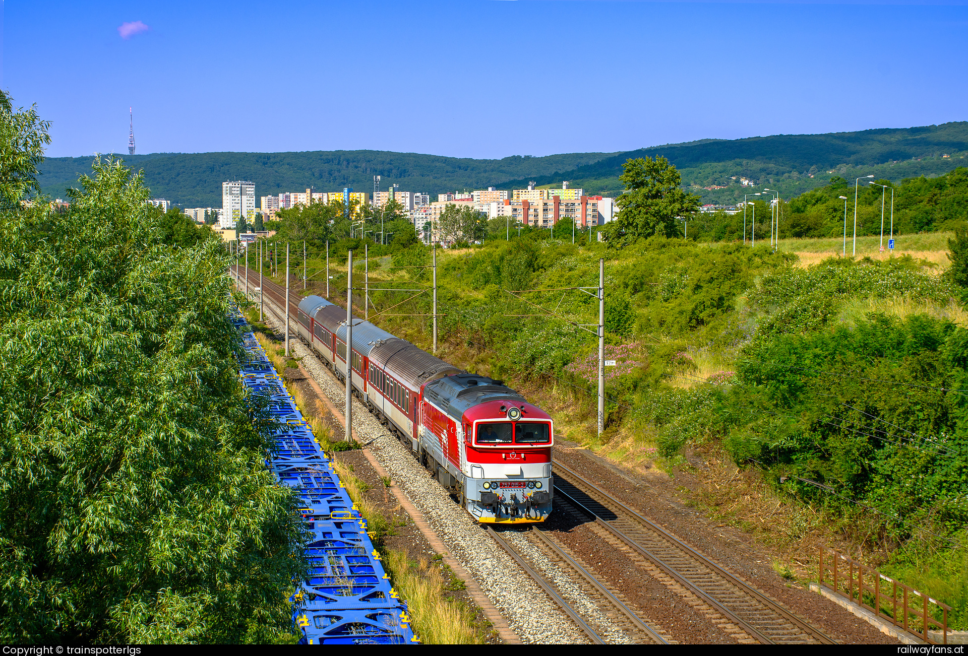 ZSSK 757 015 in 106 - ZSSK 757 015 spotted on REX to Prievidza spotted in BA- Raca
   Railwayfans