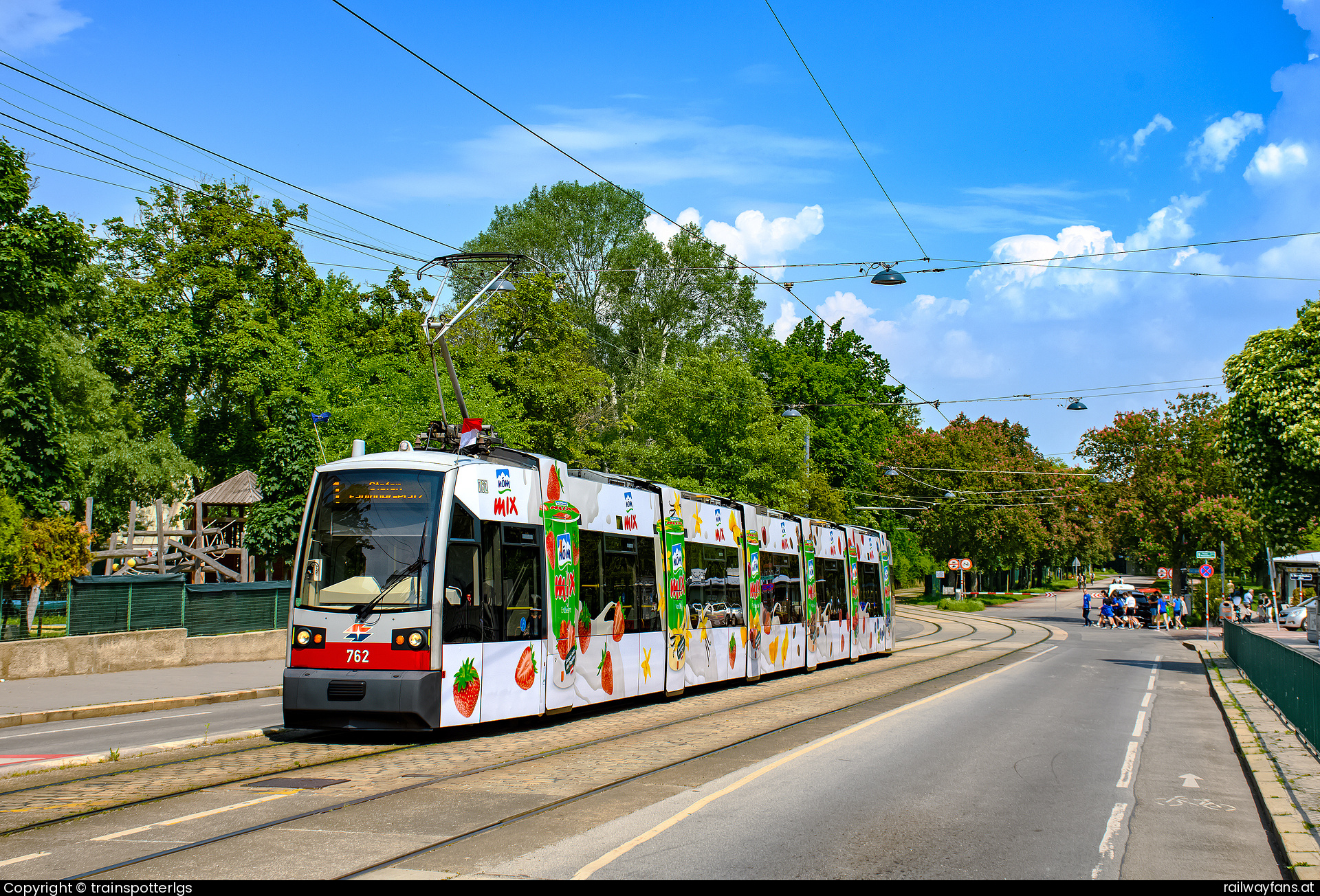 Wiener Linien B1 762 in Wittelsbachstraße - WL B1 762 'NÖM MIX' spotted in Wien - Wittelsbachstraße   Railwayfans