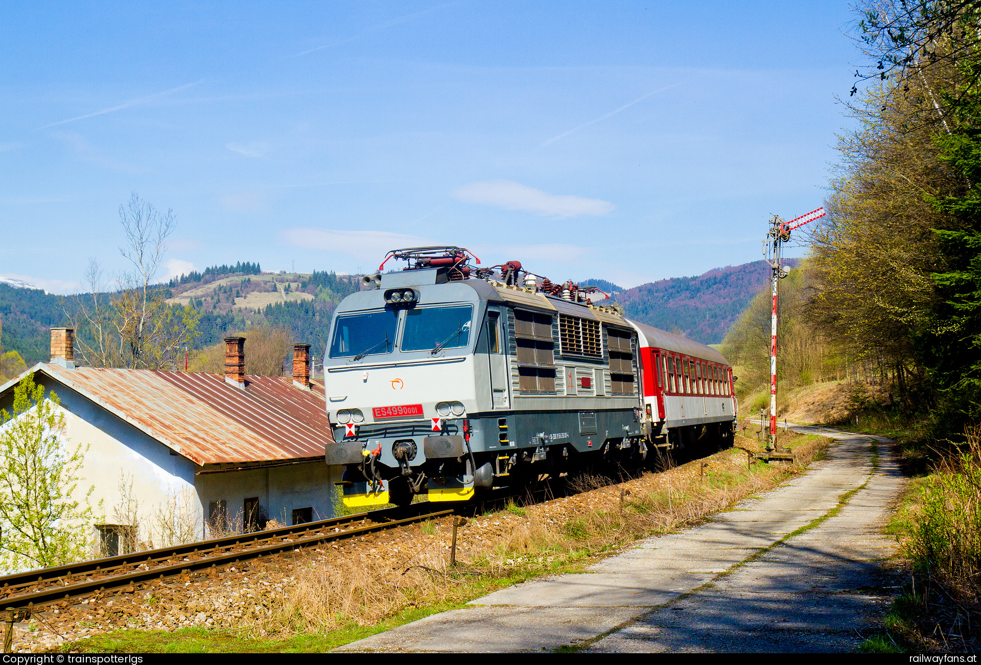 ZSSK 350 001 in Podbrezová - ZSSK 350 001 'Prototype Gorila' spotted in Chvatimech
   Railwayfans