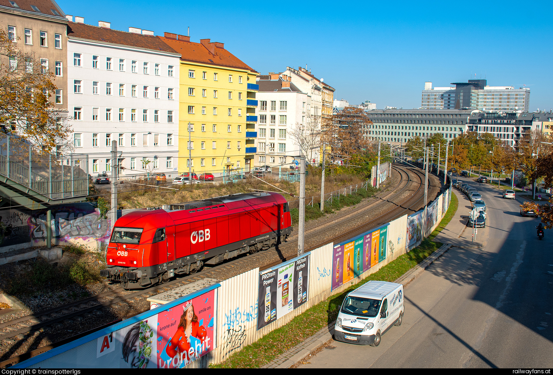 ÖBB 2016 012 in Adolf-Blamauer-Gasse - ÖBB 2016 012 spotted near Wien Rennweg   Railwayfans