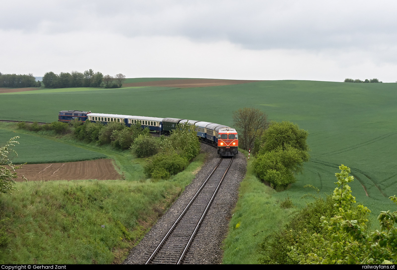 Regiobahn 2050 009 in Weinsteig - 2050 09 und 2143 062   Railwayfans