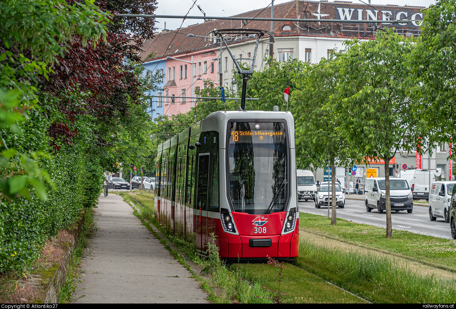 Wiener Linien D 308 in Landstraßer Gürtel mit dem 18  Railwayfans