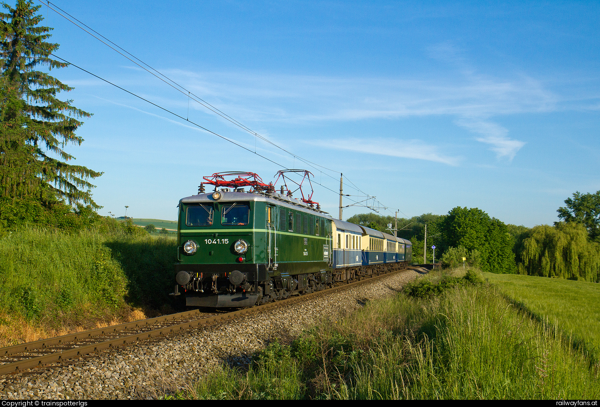 ARGE  1041 15  in Großhaarbach - ARGE 1041.15 in Ulrichskirchen
   Railwayfans