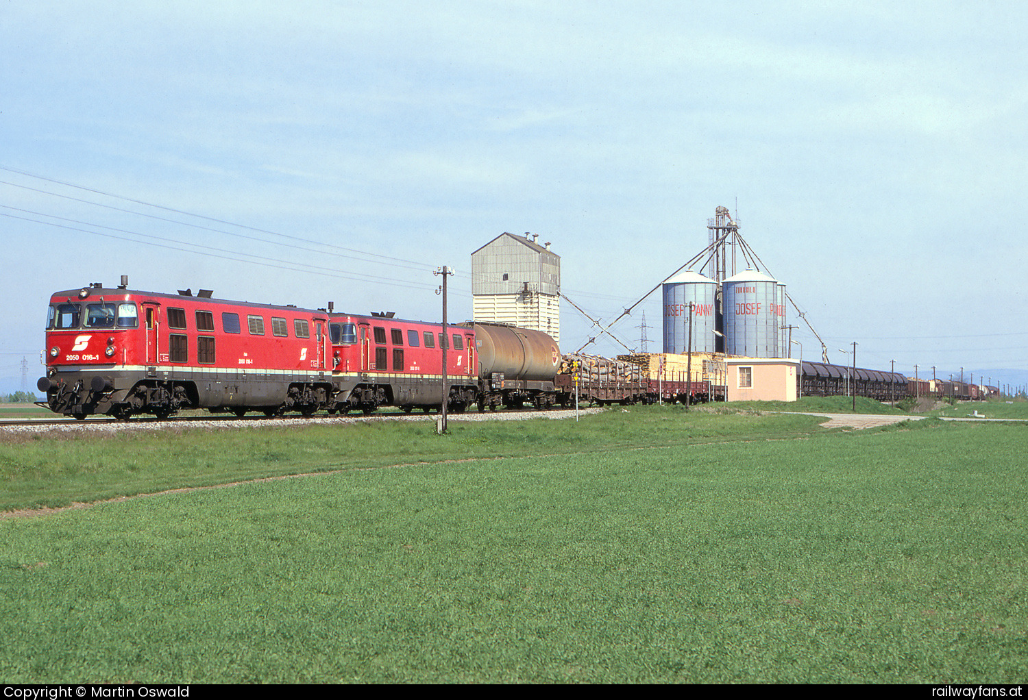 ÖBB 2050 016 in Stripfing - + 2050 017   Railwayfans