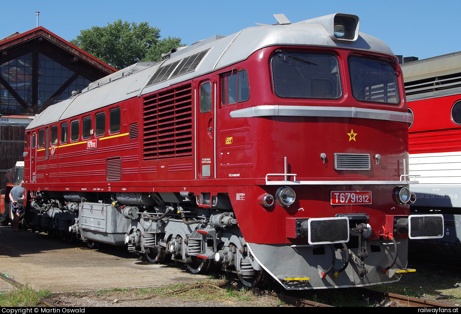 ŽSR – Eisenbahnmuseum der Slowakischen Republik T679 1312 in Bratislava východ - Gebaut 1971 von Lokomotivfabrik Luhansk (Ukraine) mit der Fabriknummer 1186. Museumslok im Depot Vrútky. Beschriftet ČSD T679 1312. Insgesamt wurden 599 Stück dieser Type (Spitznamen Taigatrommel, Sergej) für die ČSD produziert.   Railwayfans