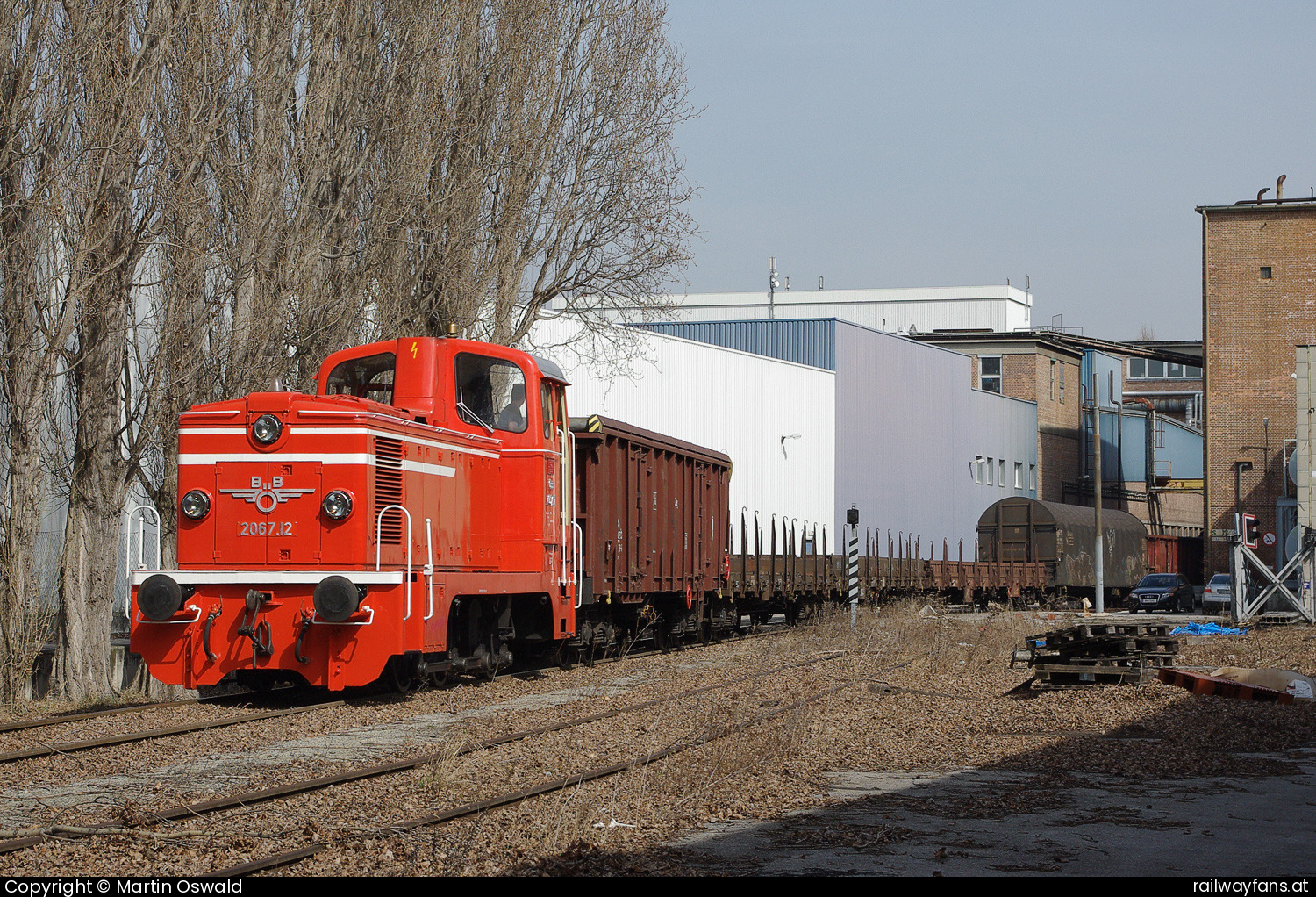 Österreichischer Club für Diesellokgeschichte (ÖCD) 2067 12 in Traiskirchen - Verschubzug der WLB   Railwayfans