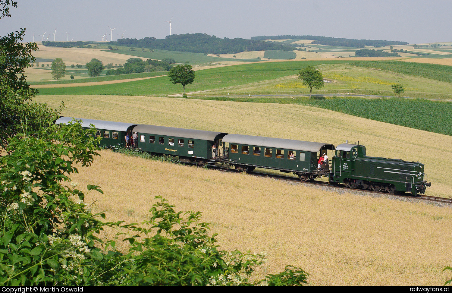 1.öSEK 2067 04 in Naglern Korneuburg - Ernstbrunn  Railwayfans