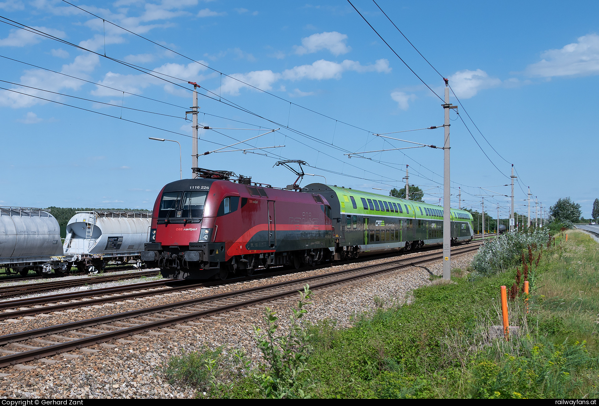 ÖBB 1116 226 in B9 mit dem CAT 9052  Railwayfans