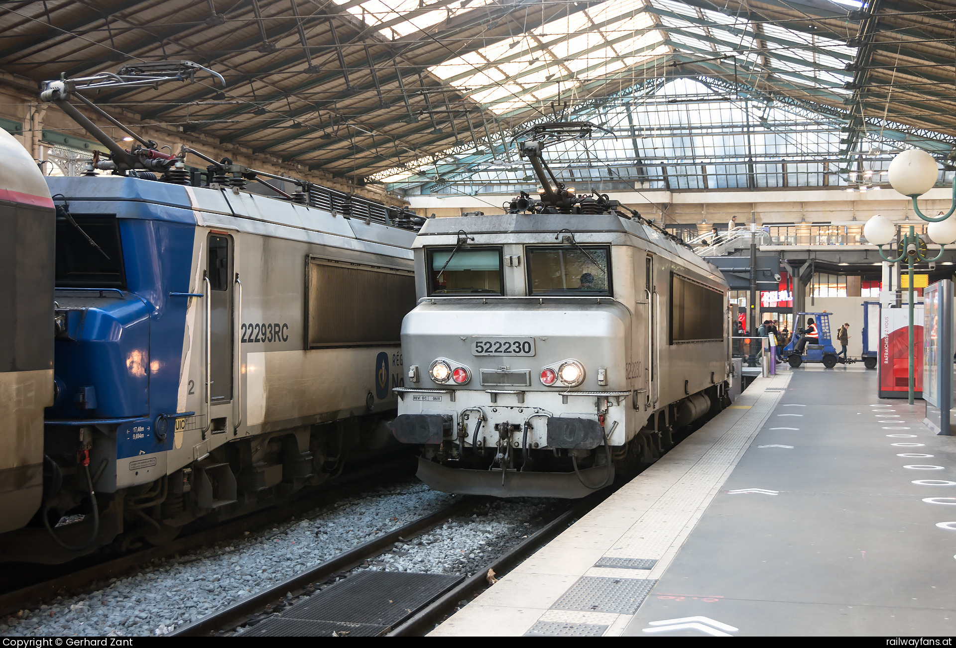 SNCF 522230 in Voies 7 & 8 -  Paris Gare du Nord    Railwayfans