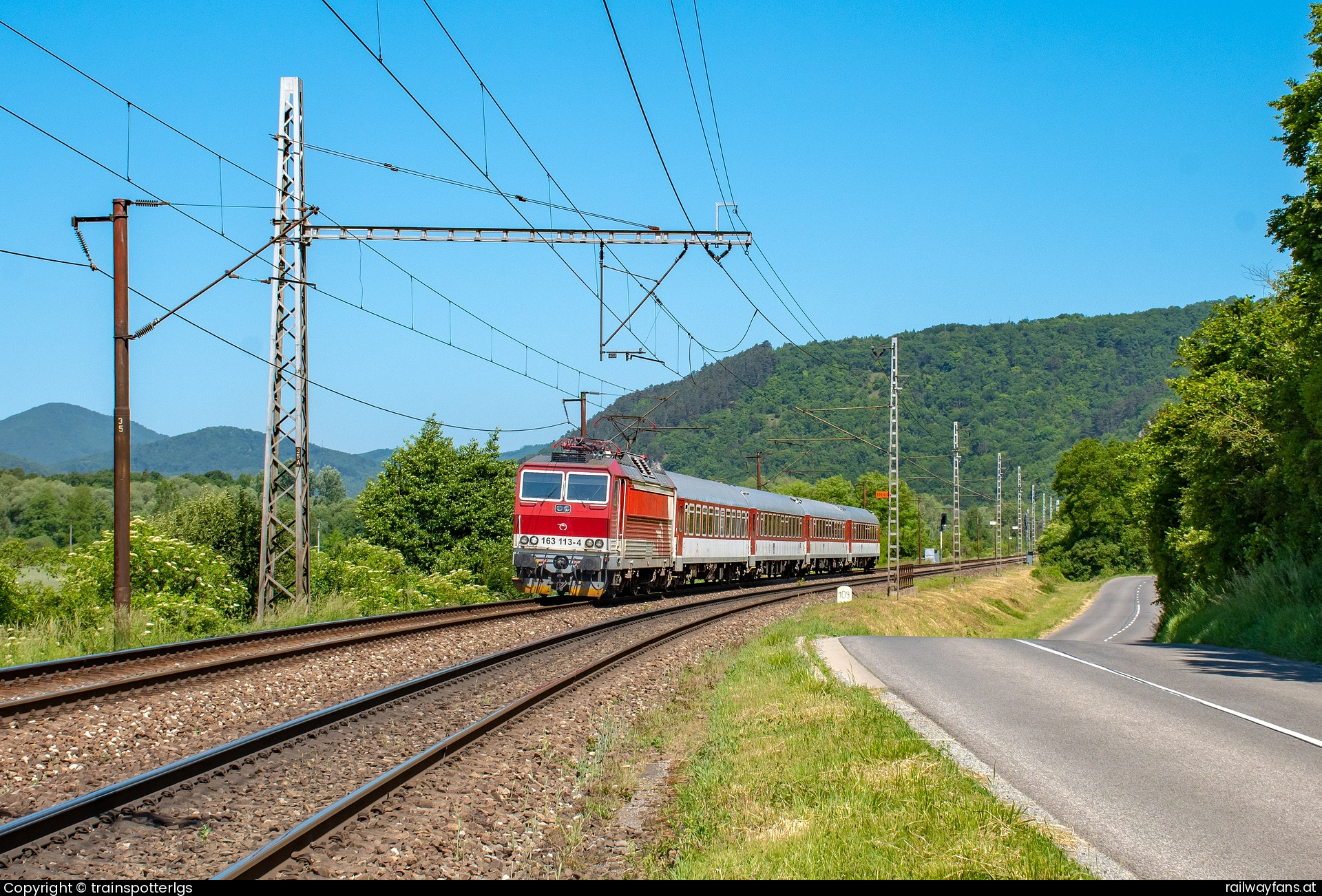 ZSSK 163 113 in Družstevná pri Hornáde - ZSSK 163 113 spotted in  Družstevná pri Hornáde   Railwayfans