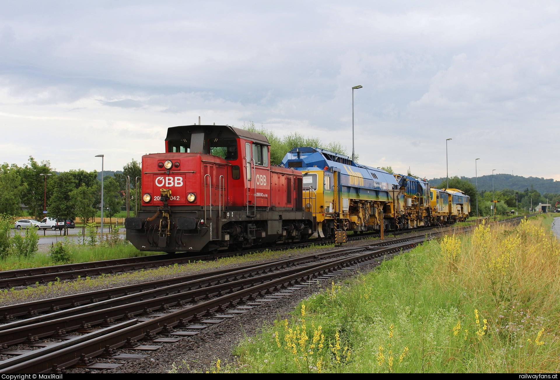 ÖBB 2068 042 in Gleisdorf - Am 27.6.2024 fuhr nach längerer Zeit wieder einmal eine 2068 über die steirische Ostbahn von Graz nach Gleisdorf.
Die 2068 042 fuhr als Lokzug hier her um eine Stopfmaschine zu holen.  Steirische Ostbahn | Graz Hbf - Szentgotthard Railwayfans