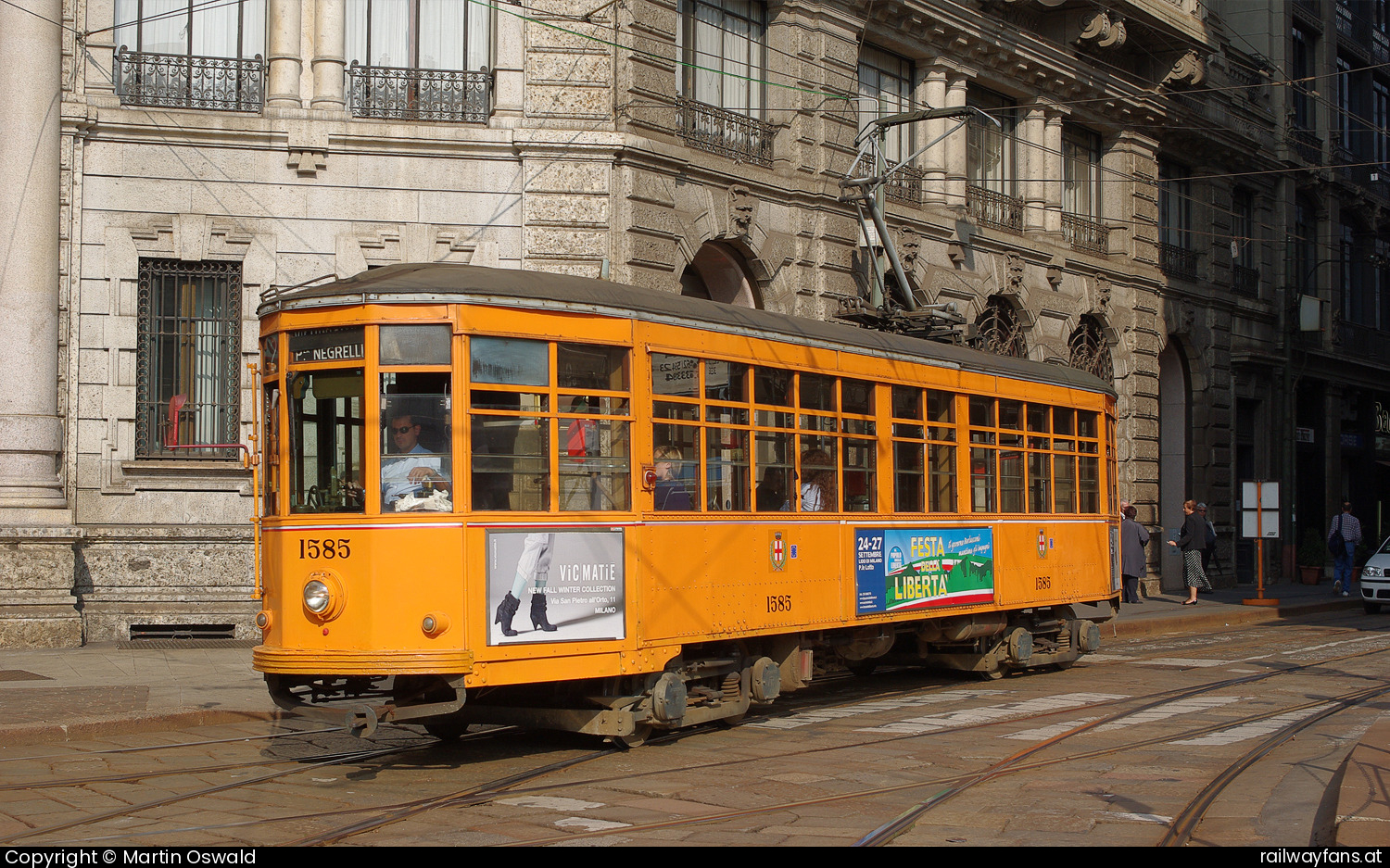 Azienda Trasporti Milanesi (ATM) 1585 in Piazza Cordusio - Wagen der Linie 2, Piazza Cordusio, Mailand   Railwayfans