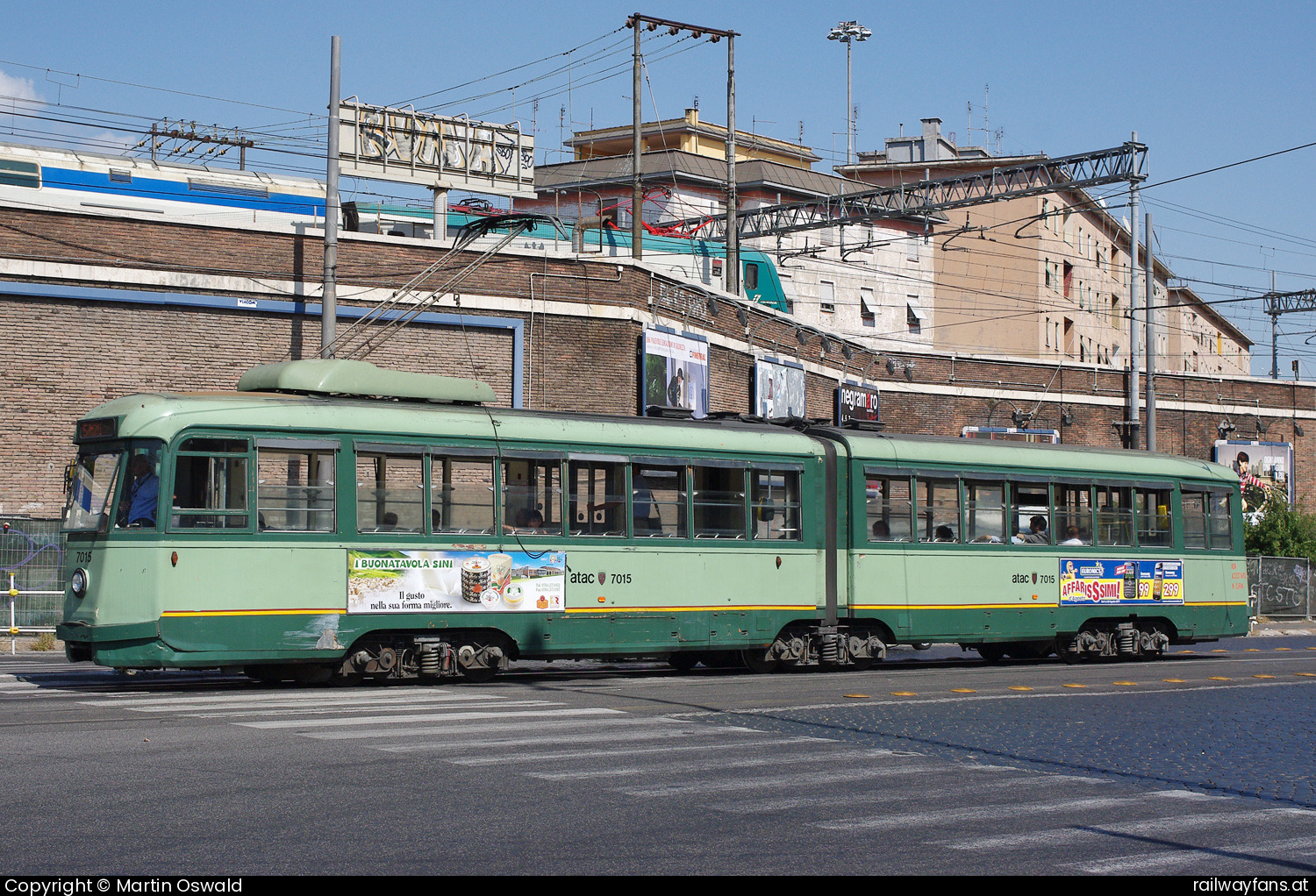 ATAC TAS 7015 in Piazzale Labicano - TAS 7015 in Linie 5.  Linie 5 Railwayfans