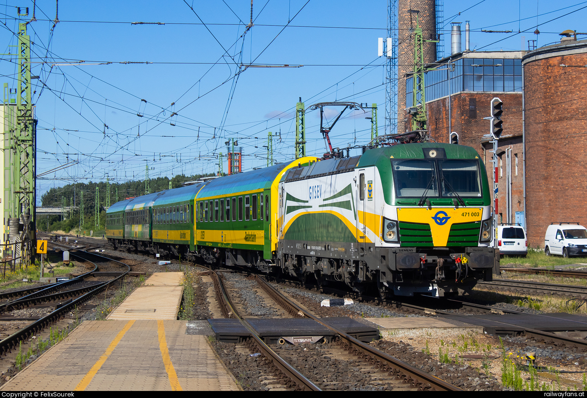 GYSEV 471 003 in Györ  Railwayfans