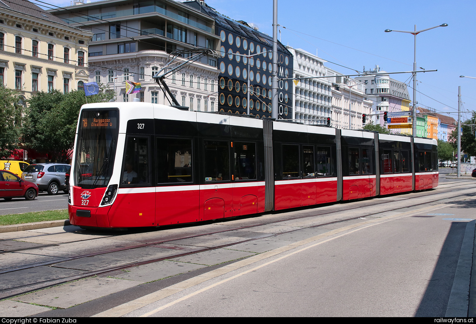 Wiener Linien D 327 in Wien Hauptbahnhof  Railwayfans