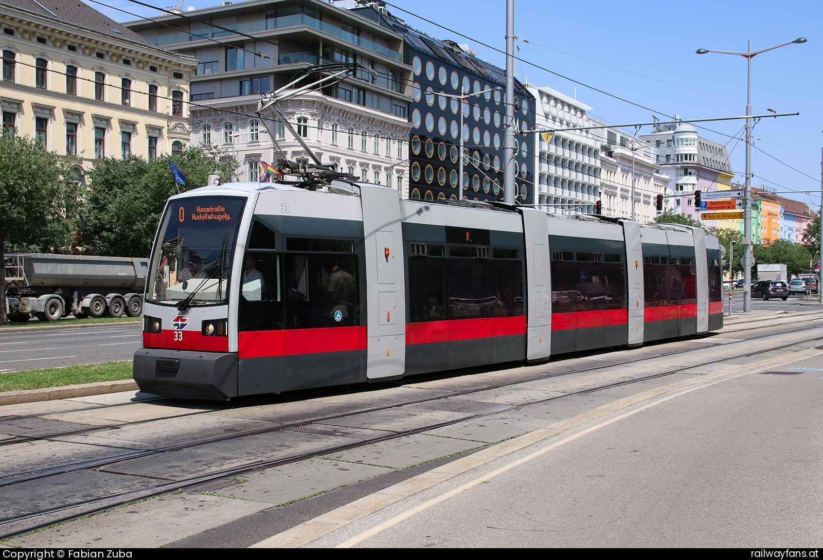 Wiener Linien A 33 in Wien Hauptbahnhof  Railwayfans