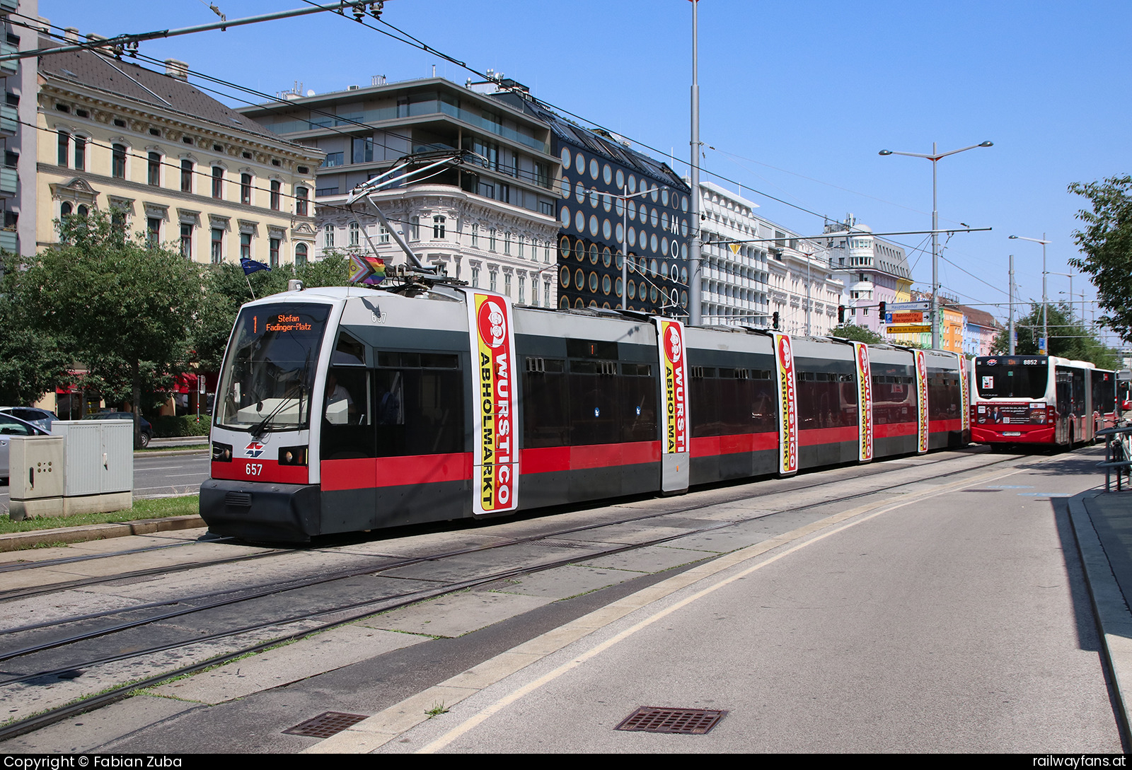 Wiener Linien B 657 in Wien Hauptbahnhof  Railwayfans