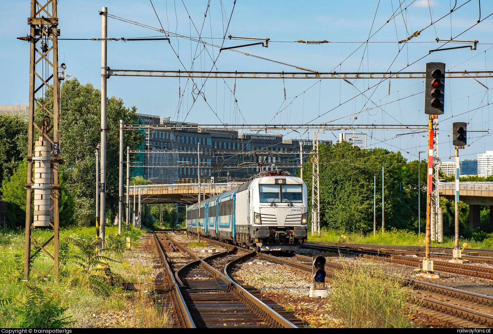 České dráhy 193 572 in Großhaarbach mit dem  EC131 - CD 6193 572 on EC 131  'Bathory' over Rajka to Budapest spotted in Bratislava Petrzalka   Railwayfans