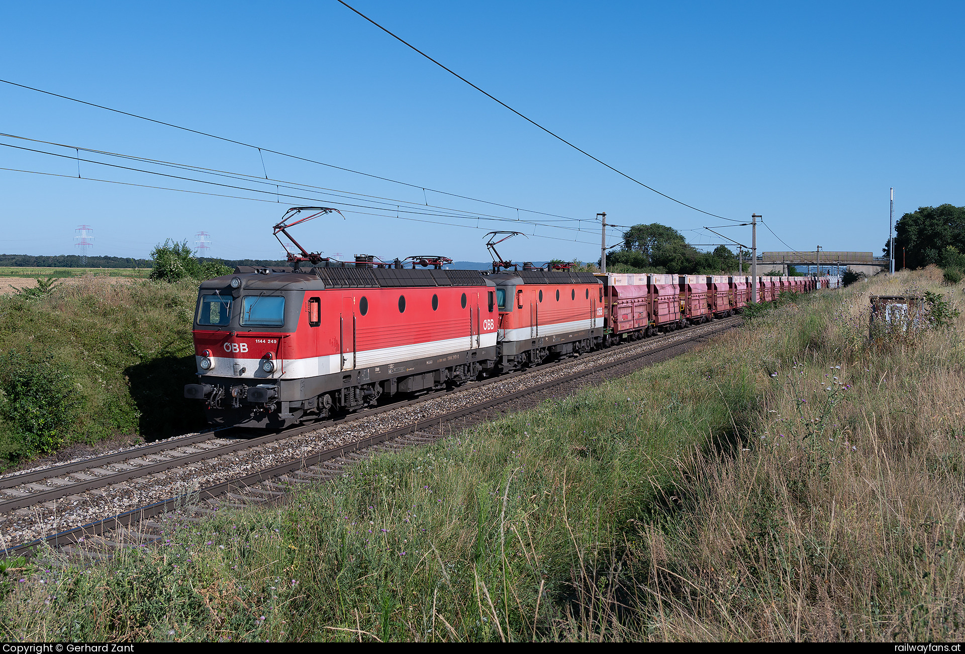 ÖBB 1144 249 in Himberg  Railwayfans