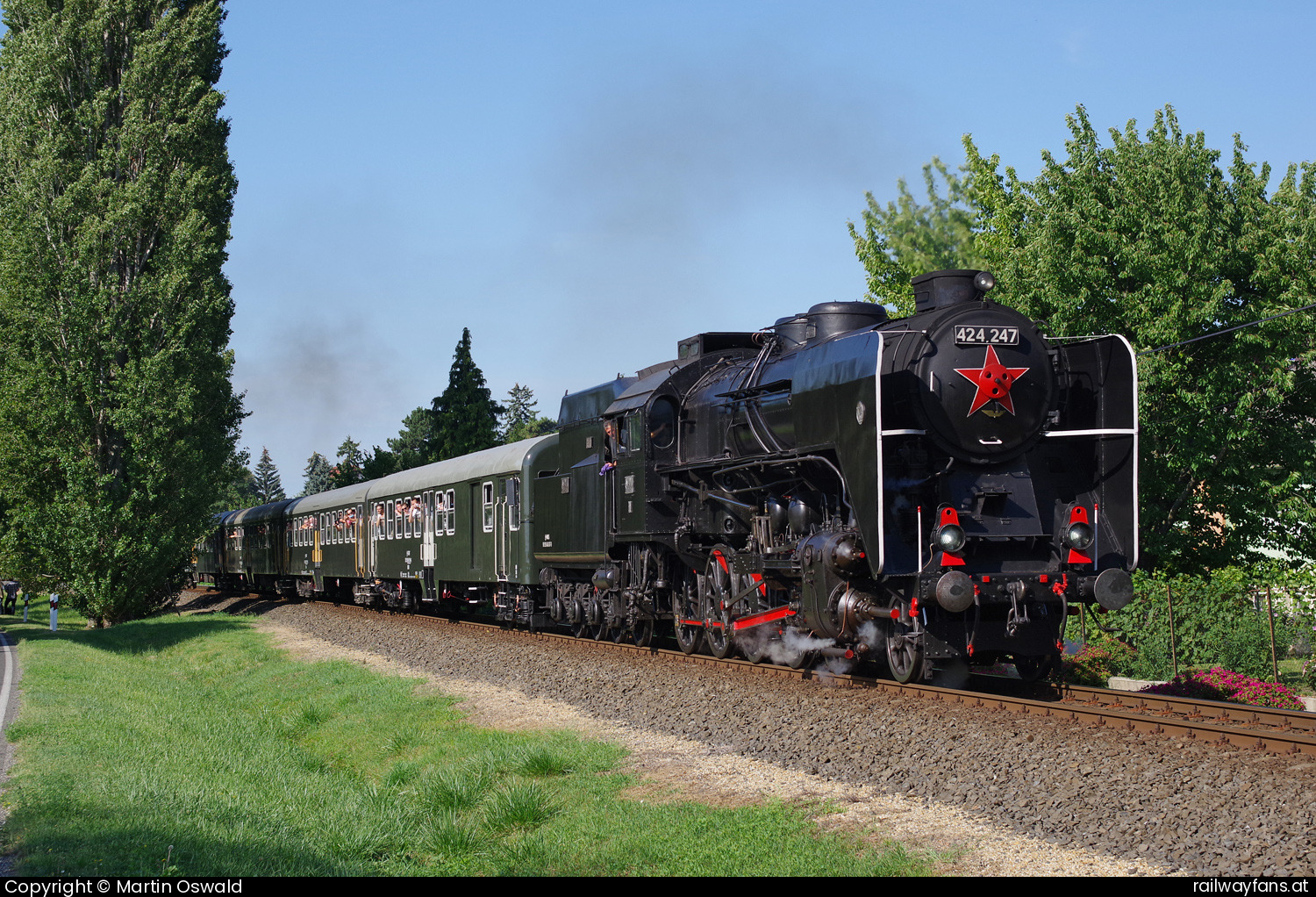 MÁV Rail Tours 424 247 in Badacsonylábdihegy  Railwayfans