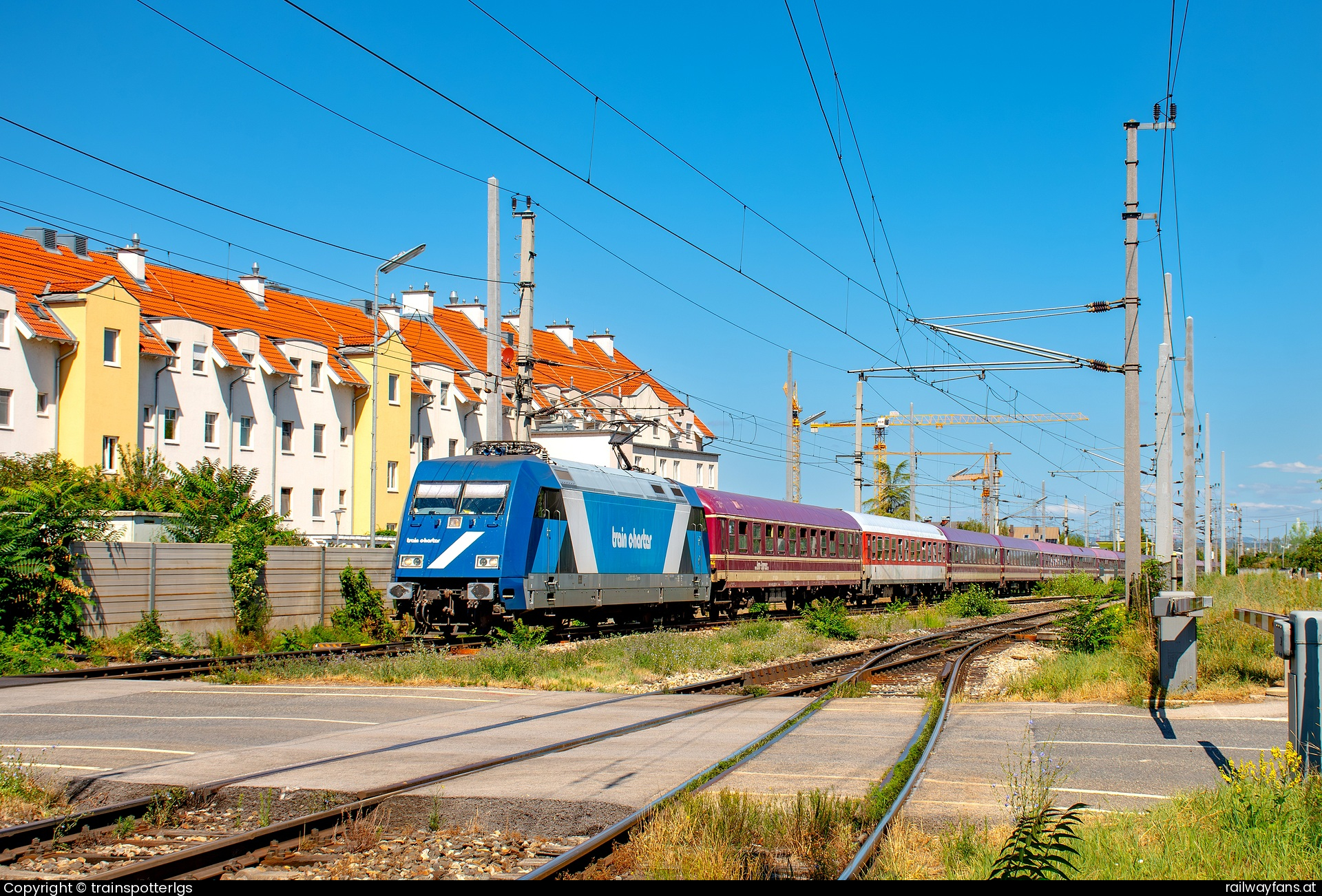 Train Charter Services 101 133 in Himberg - TCS 101 133 on way to Budapest (Sziget Festival Train from Utrecht) spotted in Himberg   Railwayfans