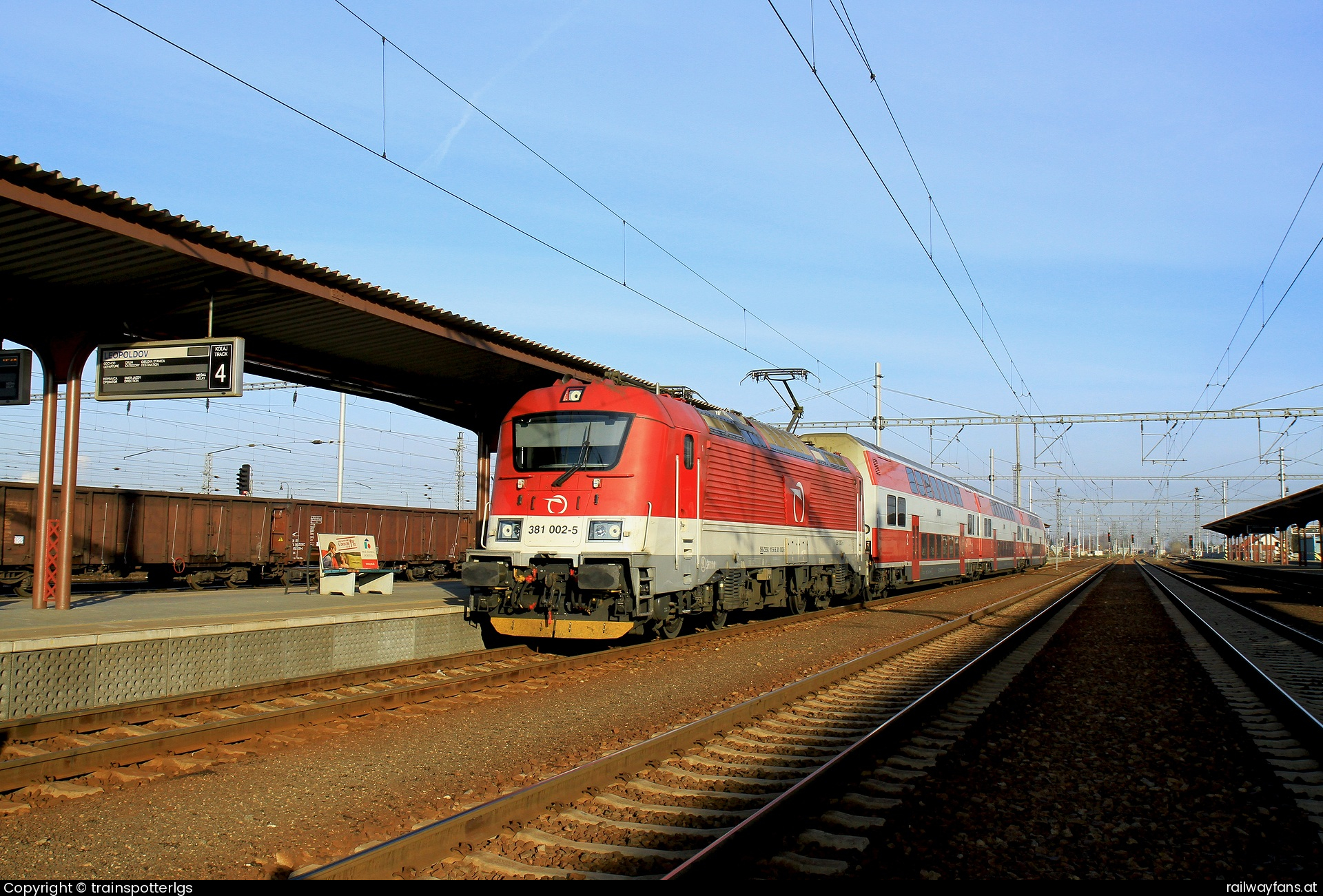 ZSSK 381 002 in Leopoldov - ZSSK 381 002 spotted in Leopoldov   Railwayfans