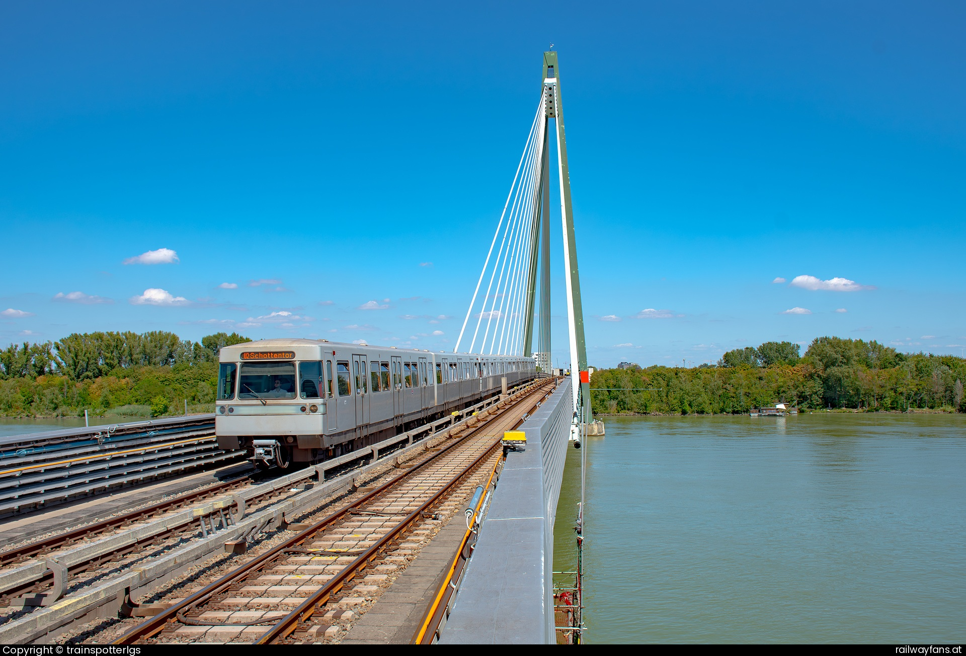 Wiener Linien 3070 in Praterbrücke - WL U 3070 on U2 spotted in Donaumarina   Railwayfans