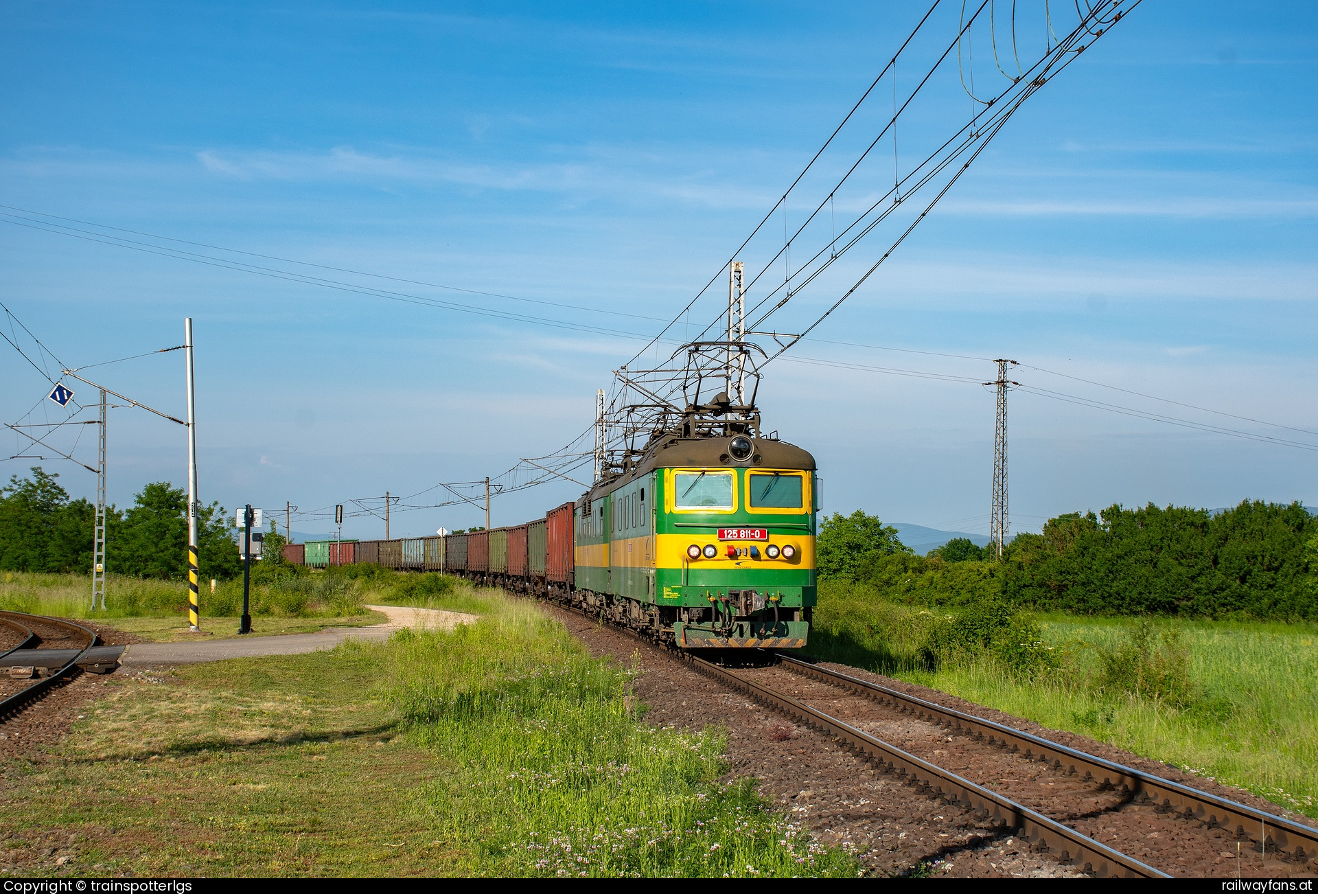 ZSSK Cargo 125 811 in Haniska - ZSSK 125 811 + 812 spotted in Haniska    Railwayfans