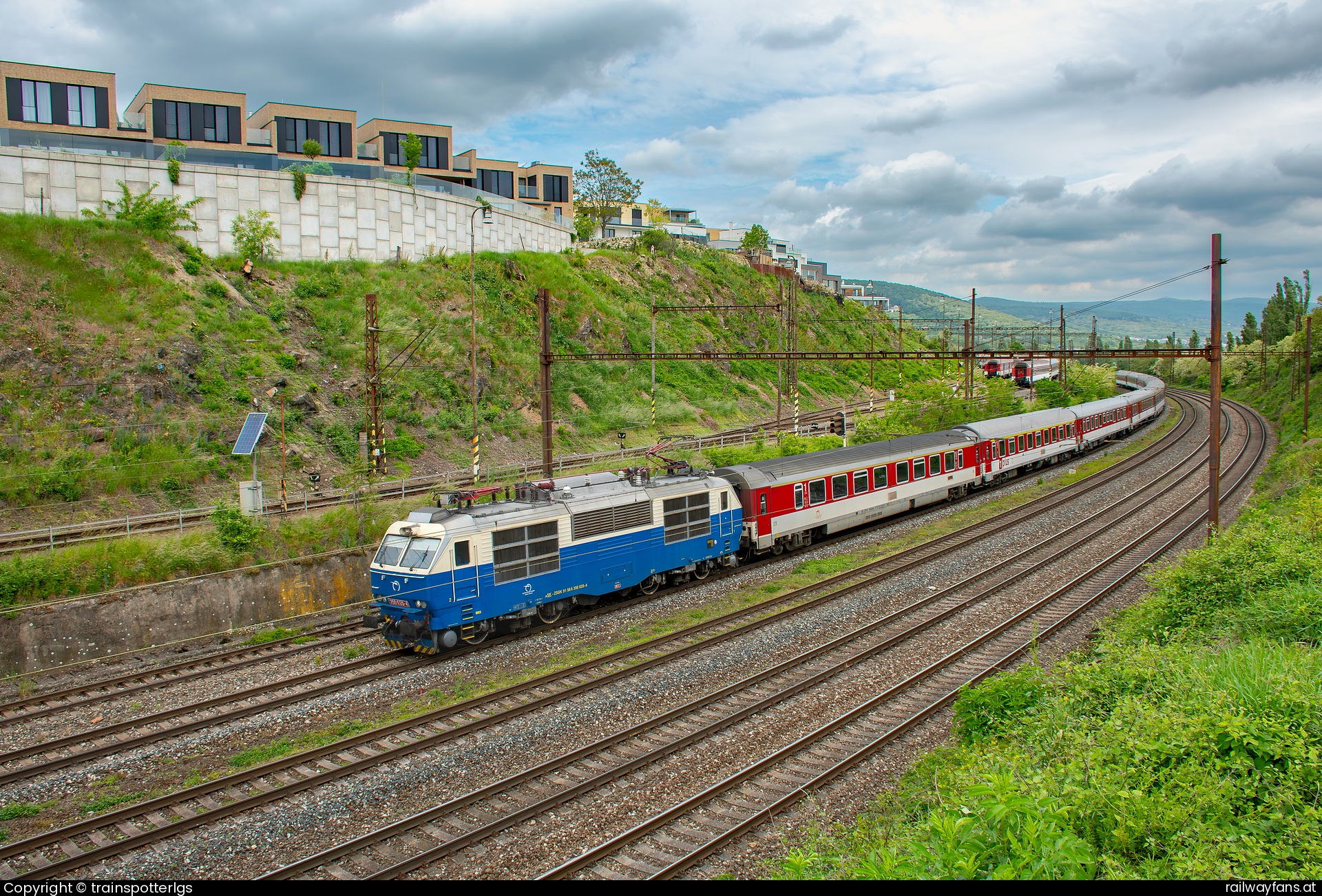 ZSSK 350 020 in Tupého mit dem EX 602 - ZSSK 350 020 on Ex602 spotted in Bratislava - Depo   Railwayfans