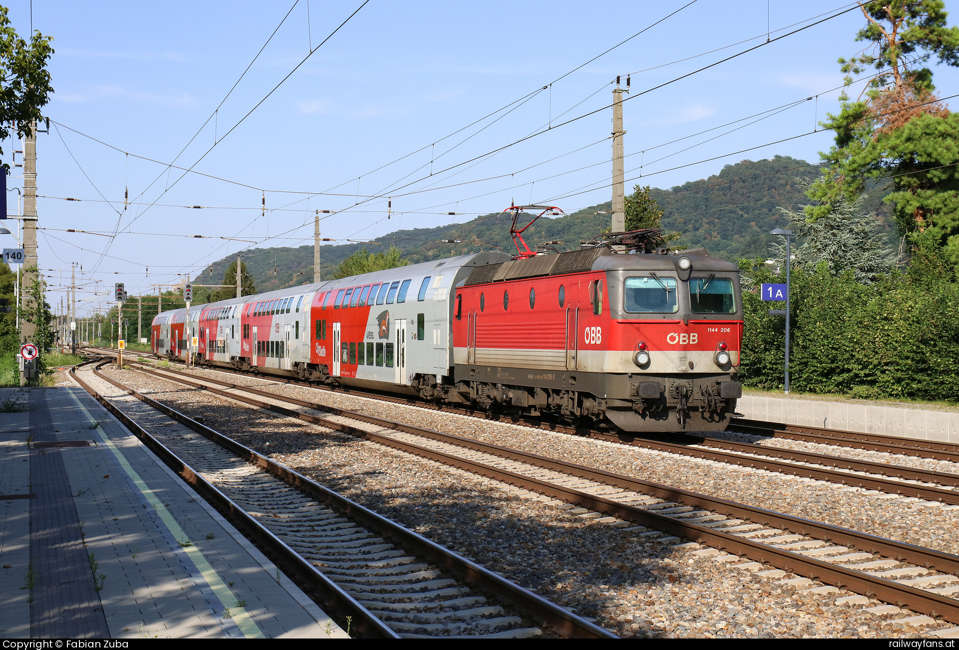 ÖBB 1144 206 in St.Andrä-Wördern mit dem REX 2124  Railwayfans