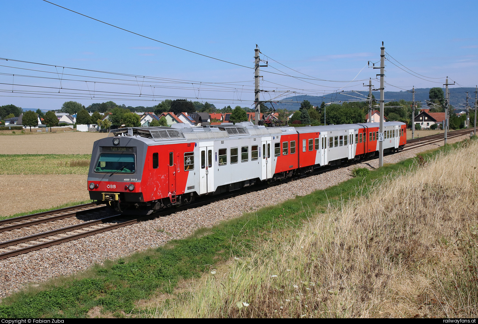 ÖBB 4020 319 in Muckendorf-Wipfing mit dem S40/21036  Railwayfans