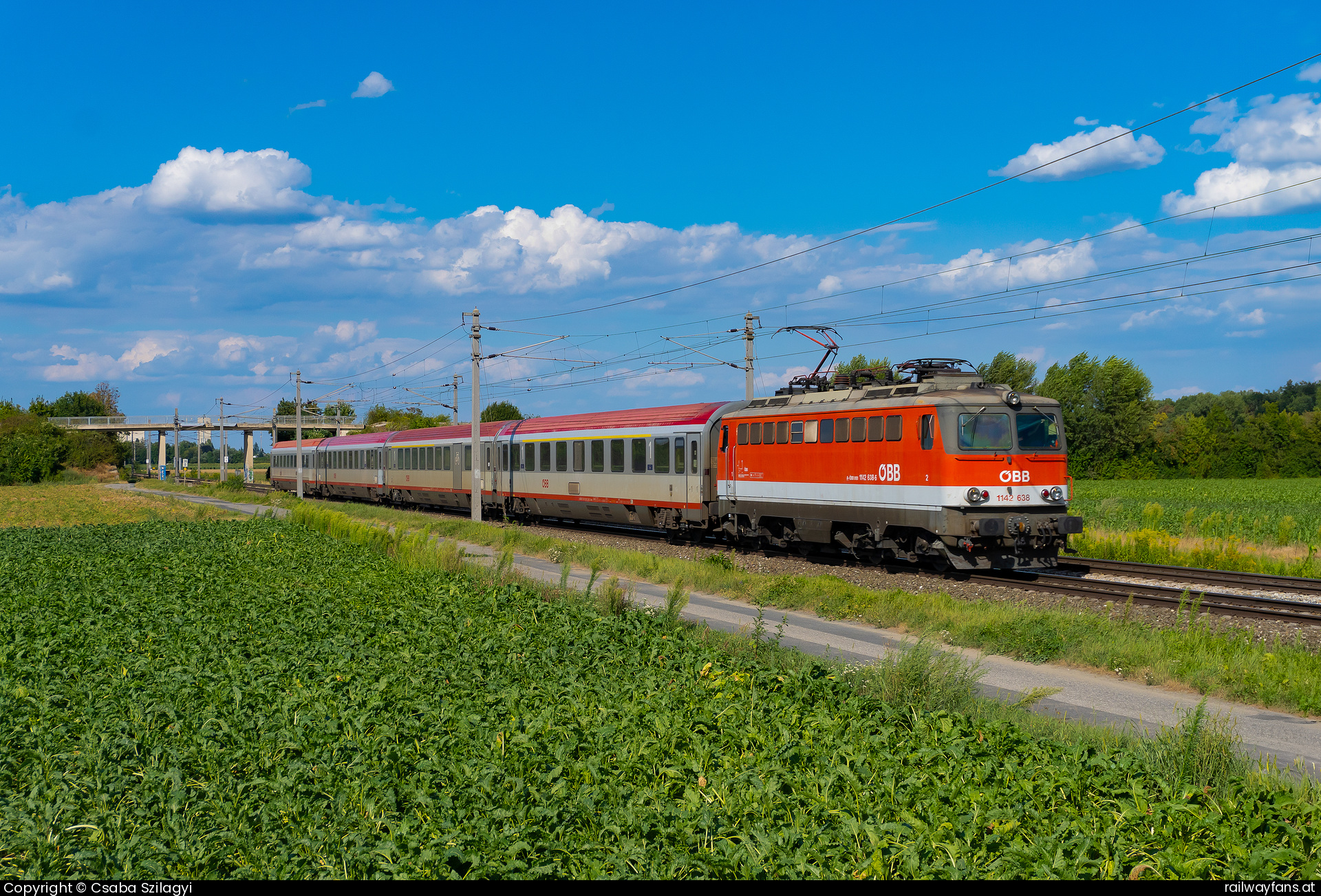 ÖBB 1142 638 in Ebenfurth mit dem IC 359 - Am 10.8.24 fährt 1142 638 als Ic von Wien nach Graz. Ich konnte den Zug in Ebenfurth Fotografieren  Pottendorfer Linie | Wien Hbf - Wr. Neustadt Railwayfans