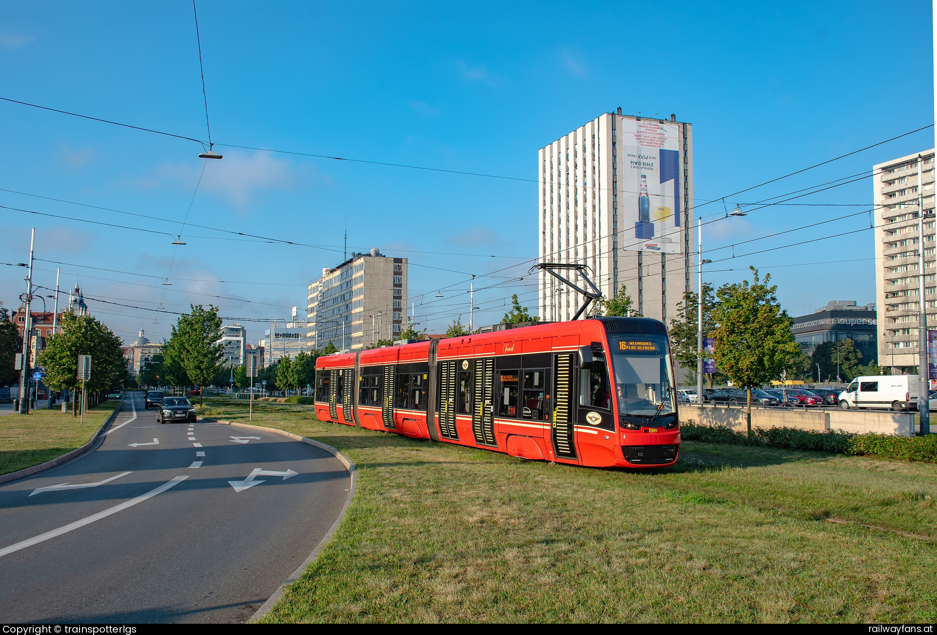 Tramwaje Śląskie 832 in rondo Generała Jerzego Ziętka - Tram Slaskie 2012N on L 16 spotted in Katowice - Rondo    Railwayfans