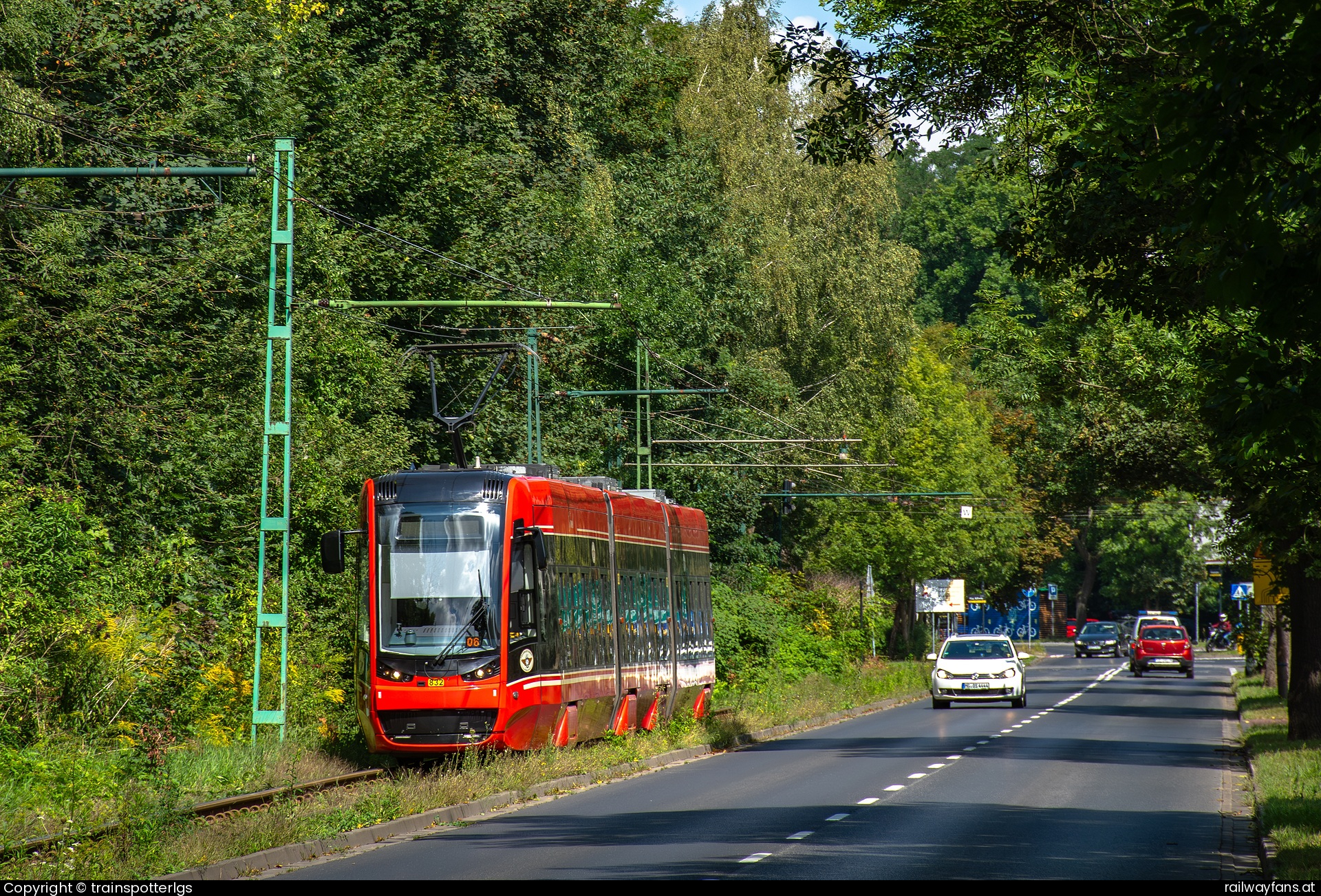 Tramwaje Śląskie 832 in Aleja Wojciecha Korfantego - Tram Slaskie 2012N-10 832 on L16 spotted in Wełnowiec - Plac Alfreda   Railwayfans