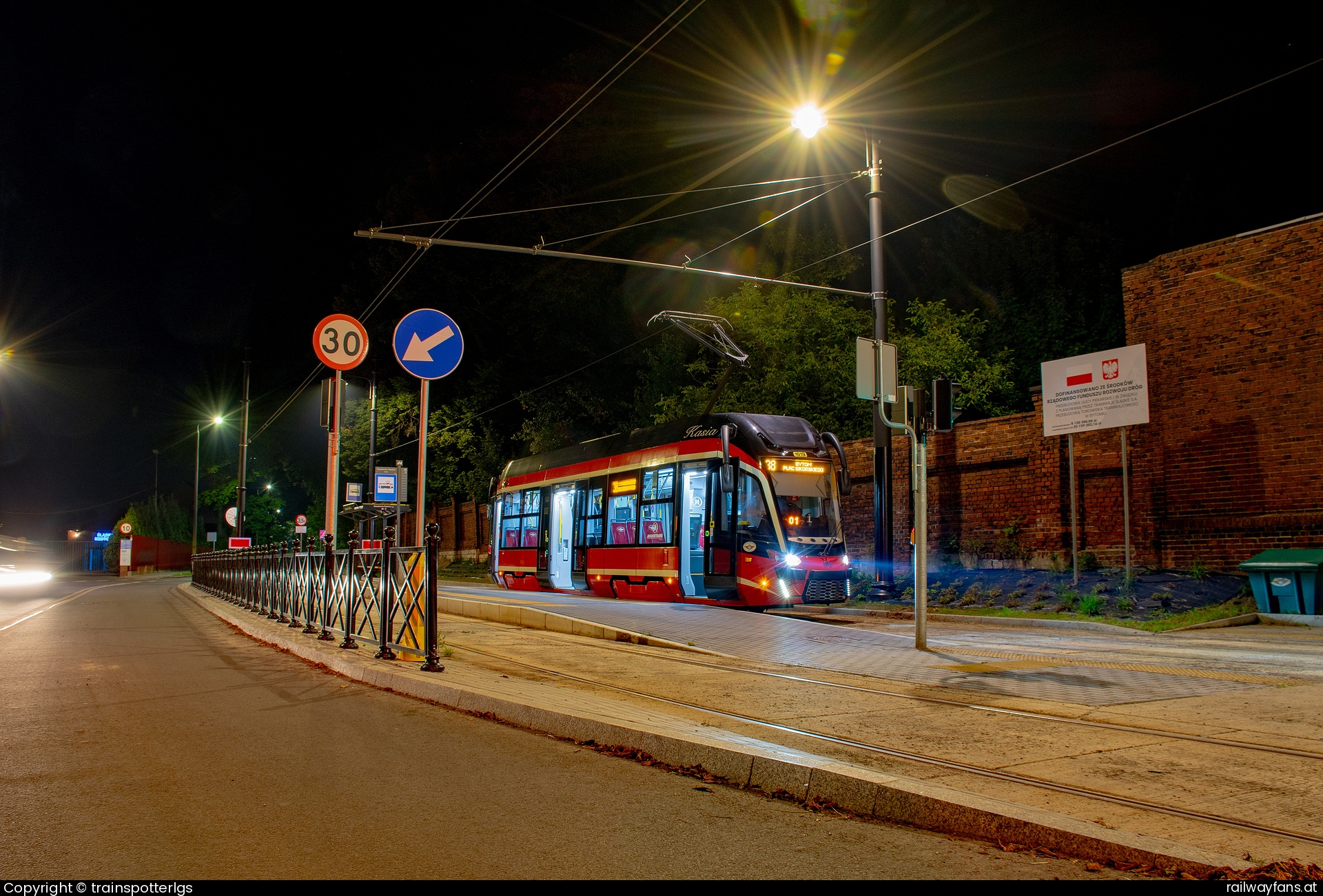 Tramwaje Śląskie 1019 in Piekarska - Tram Slaskie MF 11 AC BD 1019 spotted on L39 in Bytom - Powstańców Śląskich

   Railwayfans