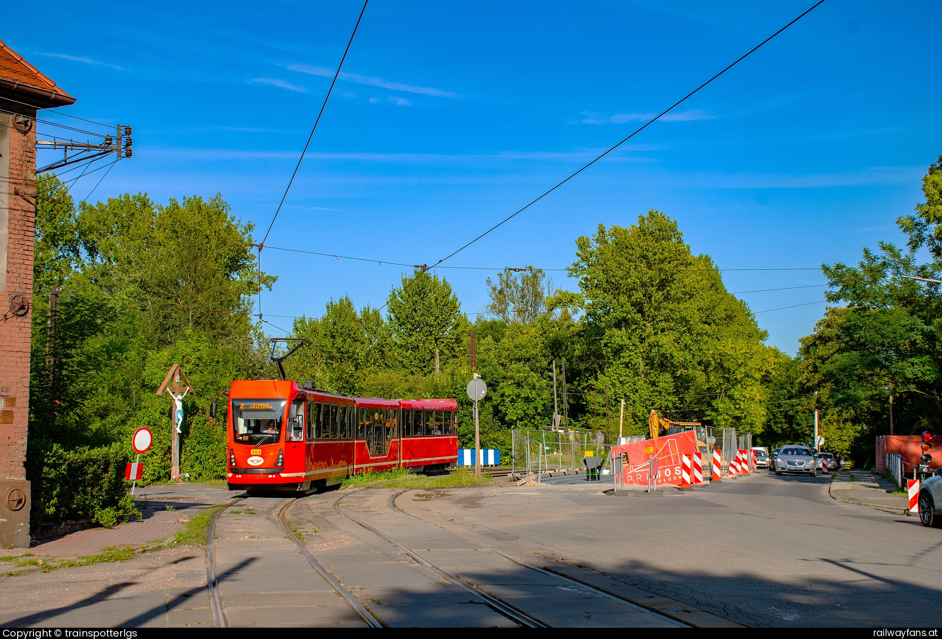 Tramwaje Śląskie 904 in Wytrwałych mit dem 2 - Tram Slaskie Ptm 904 on L2 spotted in Bobrek - Wytrwałych   Railwayfans