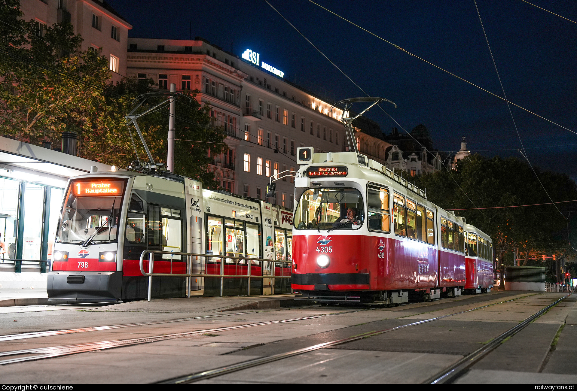 Wiener Linien E2 4305 in Franz-Josefs-Kai  Railwayfans