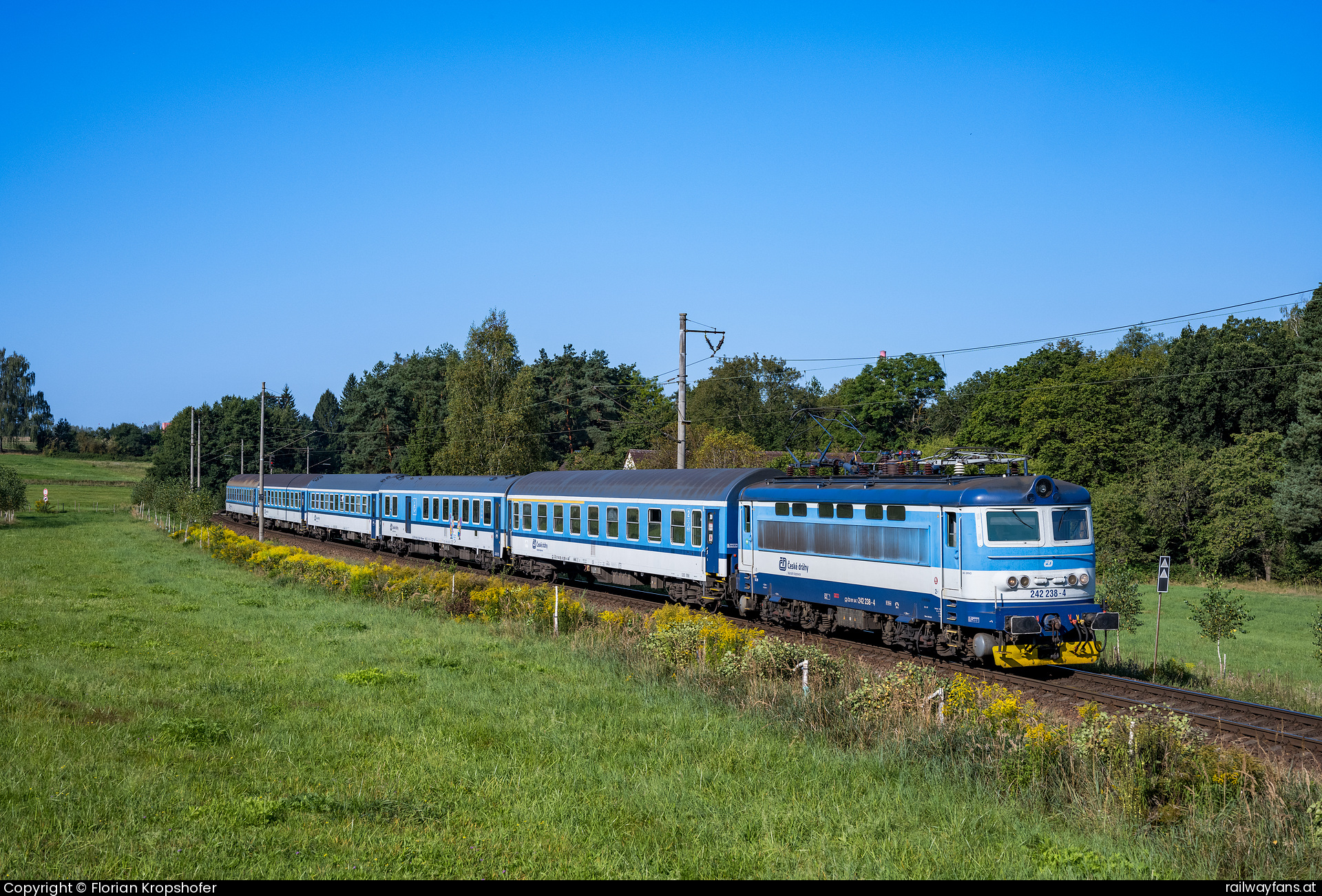 České dráhy 242 238 in Dolní Skrýchov mit dem R 631 Veseli nad Luznici - Jihlava Railwayfans