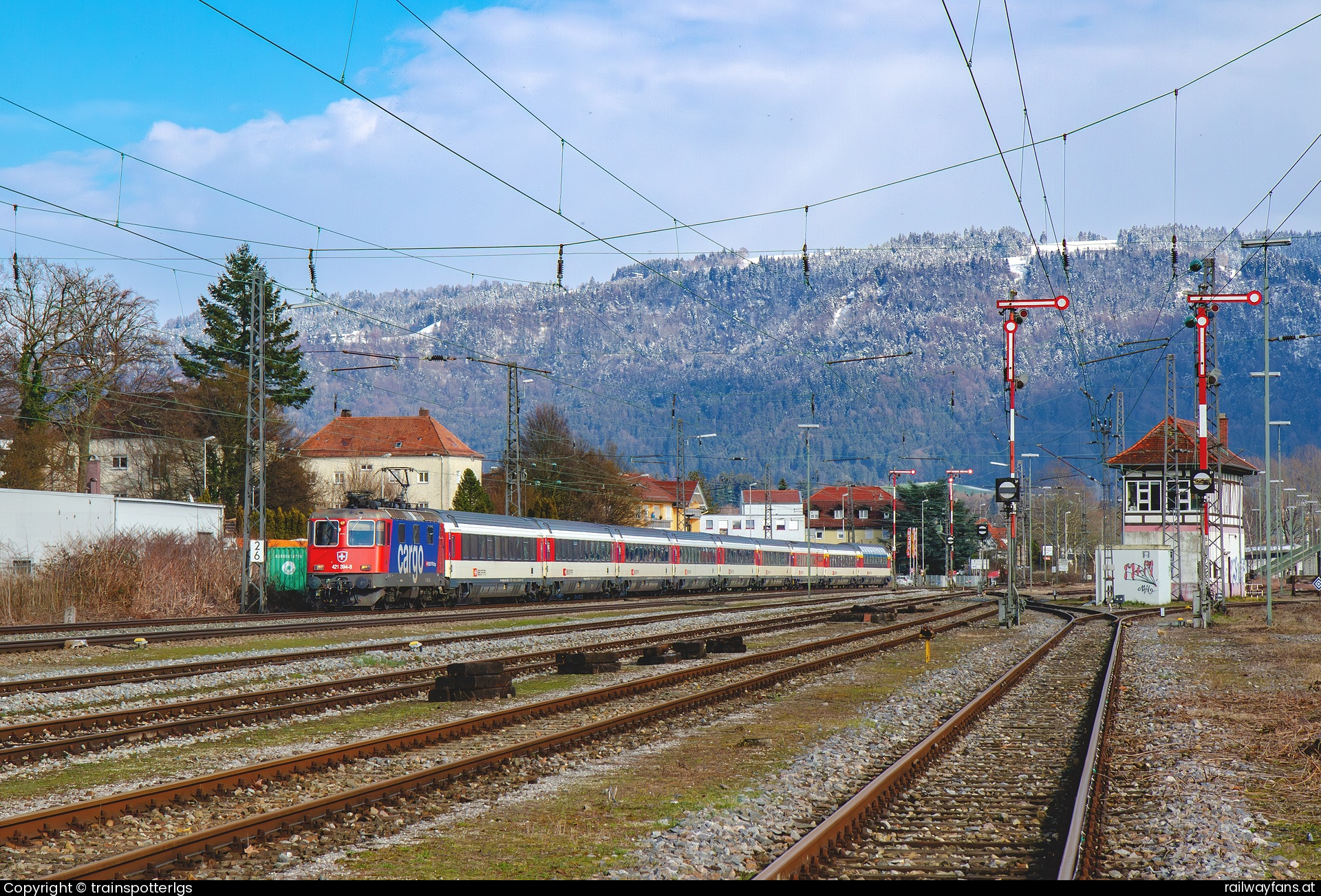 SBB Cargo 421 394 in Oberreutin - SBBC 421 394 spotted on EC (Zürrich-Bregenz-München) in Lindau - Reutin   Railwayfans