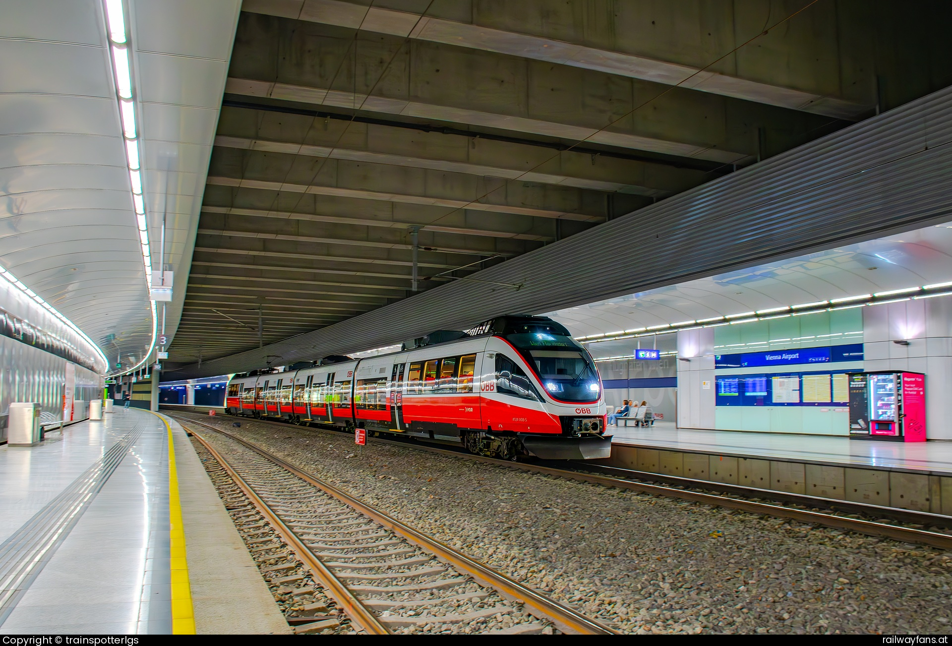 ÖBB 4124 008 in Prackenbach - ÖBB 4124 008 spotted on REX7 in Wien - Flughafen    Railwayfans