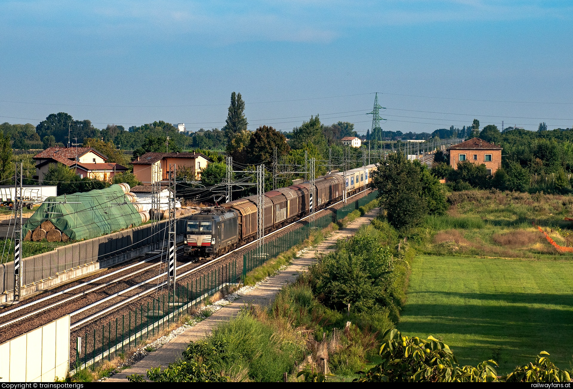 MRCE 191 026 in Mortizzuolo - INRAIL 191 026 spotted near Mirandola - Cividale (MO)
   Railwayfans