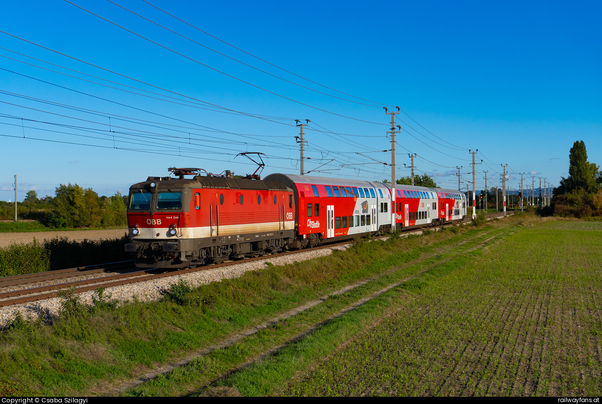 ÖBB 1144 242 in Großhaarbach mit dem REX 2120  Railwayfans