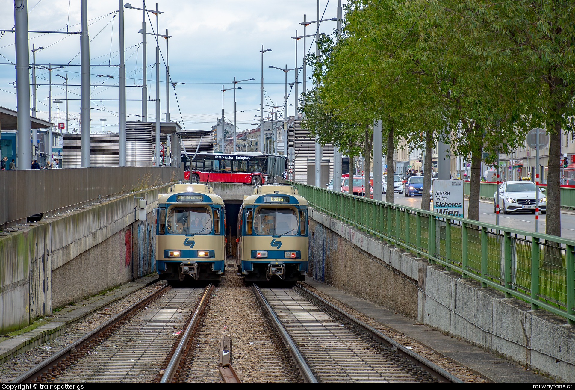 WLB 126 in Großhaarbach - WLB 126 + 125 spotted in Wien - HBF   Railwayfans