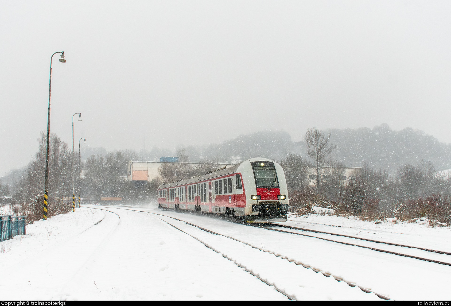 ZSSK 861 033 in 2419 - ZSSK 861 033 spotted in Kostiviarska
   Railwayfans