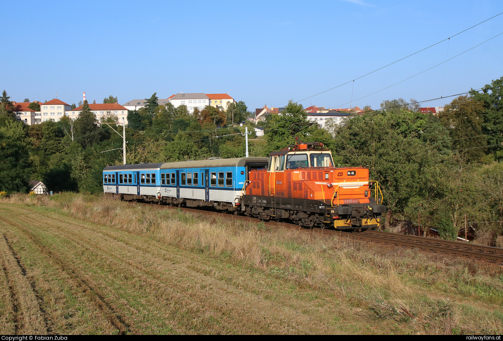 České dráhy E426 0001 (113 001) in Tabor mit dem Os 28424  Railwayfans