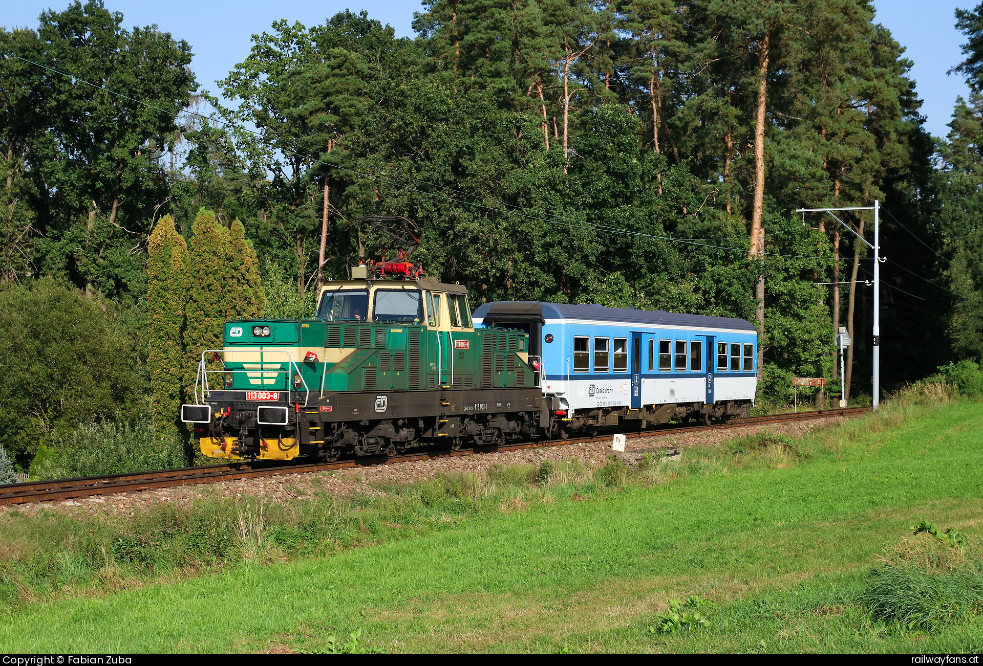 České dráhy 113 003 in Münchshöfen mit dem Os 28422  Railwayfans