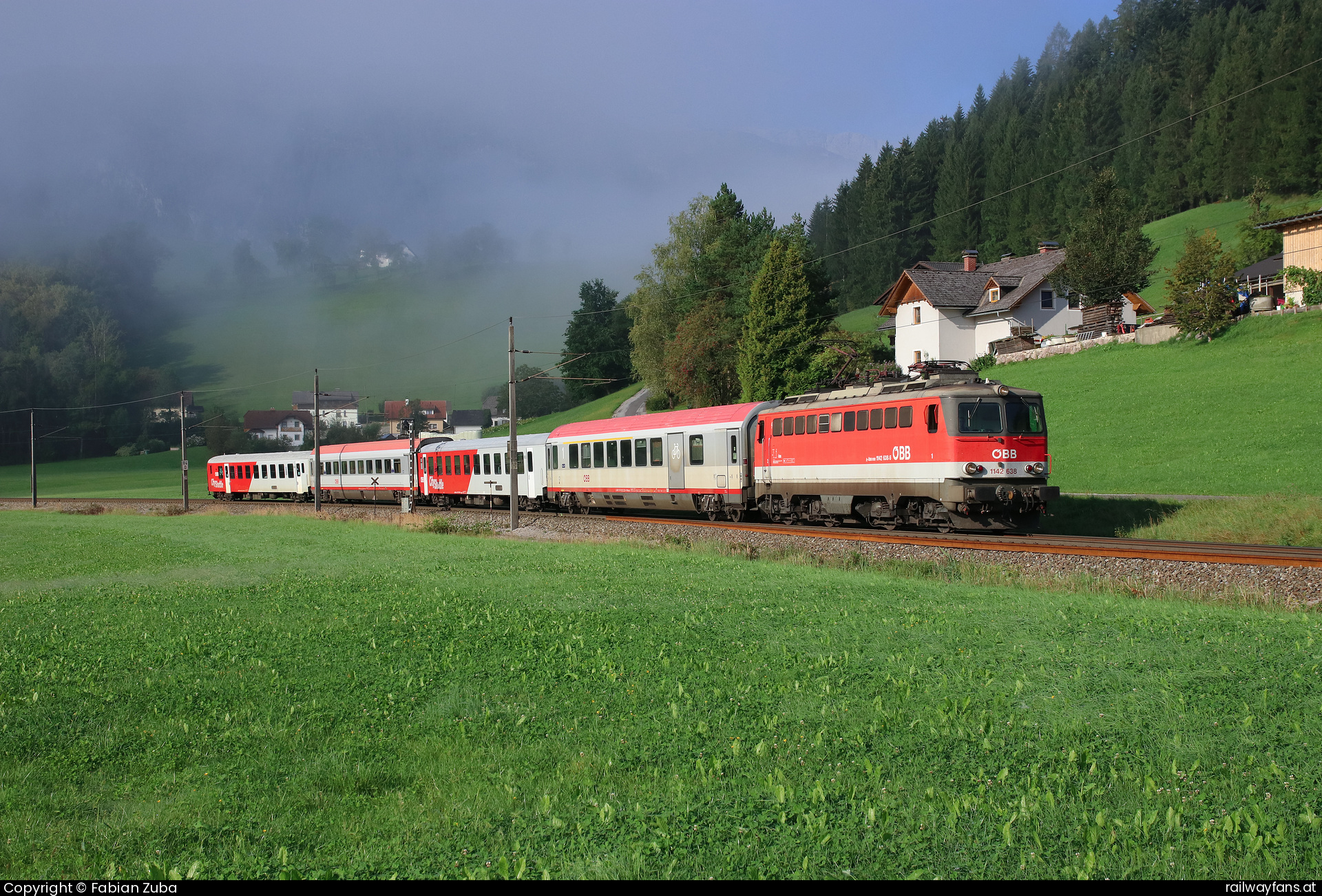 ÖBB 1142 638 in Prackenbach mit dem IC 500  Railwayfans